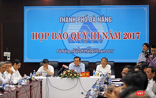 Sáng 26/10, UBND TP Đà Nẵng tổ chức Họp báo thường kỳ quý III/2017, với sự chủ trì của Chủ tịch UBND TP Đà Nẵng Huỳnh Đức Thơ