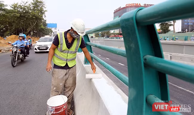 Bí thư, Chủ tịch Đà Nẵng thăm và tặng quà đơn vị thi công Hầm chui phục vụ APEC ảnh 7