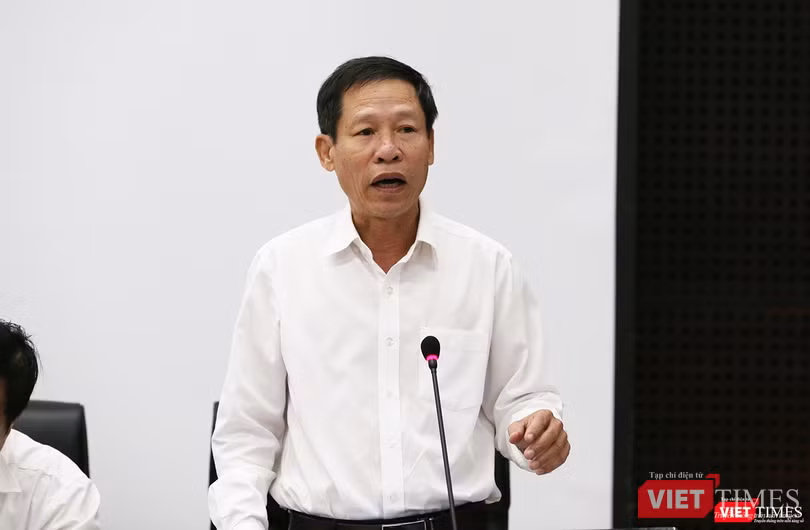 Ông Nguyễn Văn Chiến, Phó Giám đốc Sở Nội vụ TP Đà Nẵng trả lời câu hỏi của báo giới trong buổi cung cấp thông tin Ông Nguyễn Văn Chiến, Phó Giám đốc Sở Nội vụ TP Đà Nẵng trả lời câu hỏi của báo giới trong buổi cung cấp thông tin