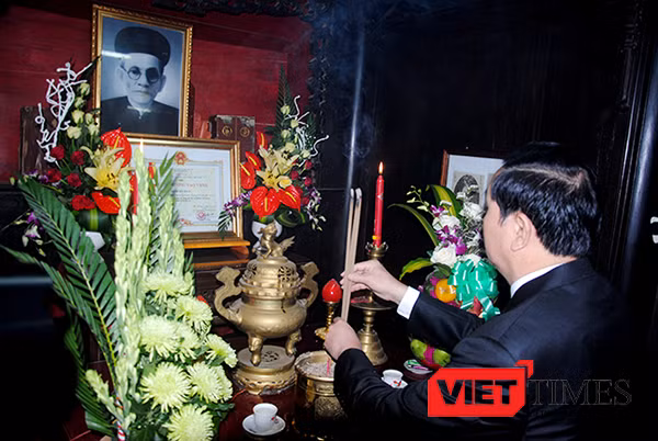 Sáng 1/10, tại TP Tam Kỳ (Quảng Nam), Bộ ngành Trung ương và tỉnh Quảng Nam đã tổ chức long trọng Lễ kỷ niệm 140 năm ngày sinh Quyền Chủ tịch nước Huỳnh Thúc Kháng (1/10/1876 - 1/10/2016).