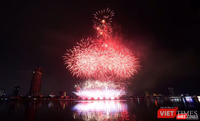 Pháo hoa Đà Nẵng 2018: Mãn nhãn “Bức họa Huyền thoại của những cây cầu” ảnh 22