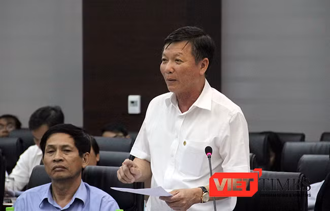 Ông Lê Văn Trung, Giám đốc sở Giao thông vận tải (GTVT) TP Đà Nẵng trả lời câu hỏi của phóng viên tại buổi Họp báo