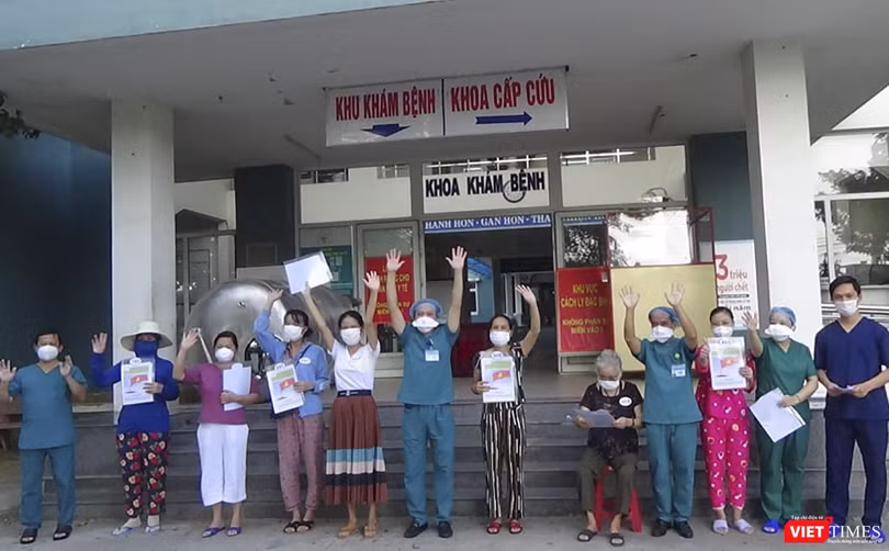 Các bệnh nhân điều trị tại Bệnh viện dã chiến Hòa Vang được xuất viện chiều ngày 16/8.