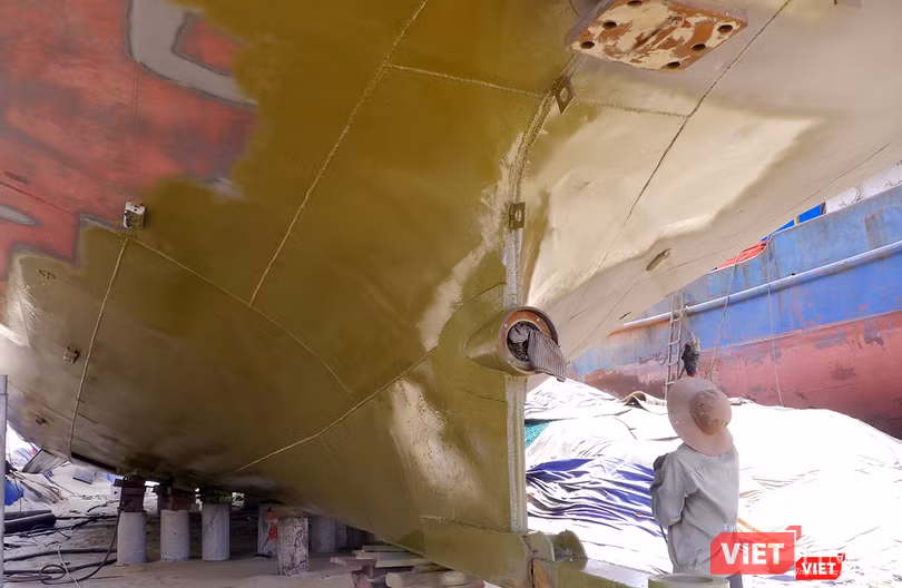 Bảo dưỡng thì tàu cá vỏ thép khác tàu vỏ gỗ Bảo dưỡng thì tàu cá vỏ thép khác tàu vỏ gỗ