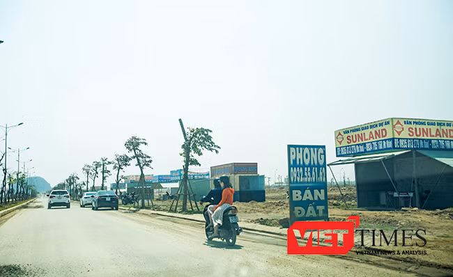 Tiếp nối sự "nhảy múa" vào thời điểm cuối năm 2016, thị trường BĐS Đà Nẵng đang bị "đốt nóng" bởi sản phẩm đất nền, cùng những chiêu thức "lướt sóng" và diễn biến khó lường!