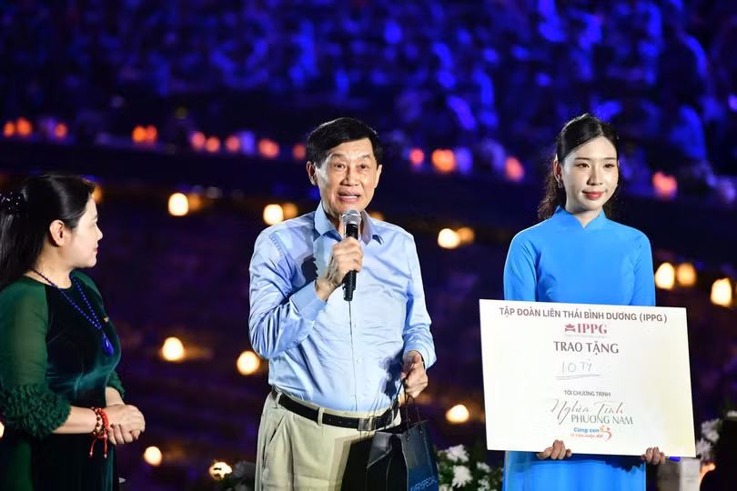 'Vua hàng hiệu' Johnathan Hạnh Nguyễn giàu cỡ nào?