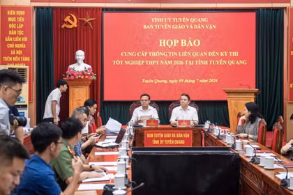 Ai chỉ đạo giáo viên nhắc bài cho thí sinh ở Tuyên Quang?