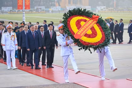 Lãnh đạo Đảng, Nhà nước vào Lăng viếng Chủ tịch Hồ Chí Minh trước thềm Đại hội XIV
