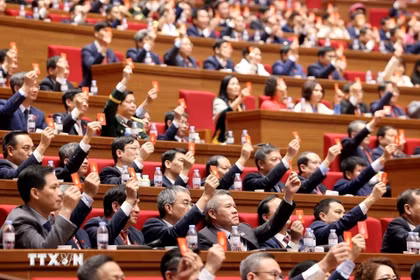 Các đại biểu dự phiên thảo luận ở hội trường về các văn kiện Đại hội XIV của Đảng.