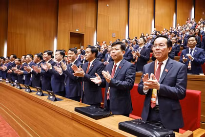 Các đại biểu dự phiên thảo luận ở hội trường về các văn kiện Đại hội XIV của Đảng.