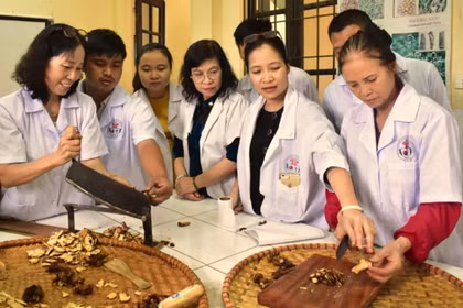 Điều trị tự kỷ cho trẻ bằng phương pháp cổ truyền tại Bệnh viện Châm cứu Trung ương