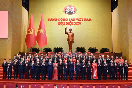 Các đại biểu Đoàn Ninh Bình chụp ảnh cùng Lãnh đạo Đảng, Nhà nước.
