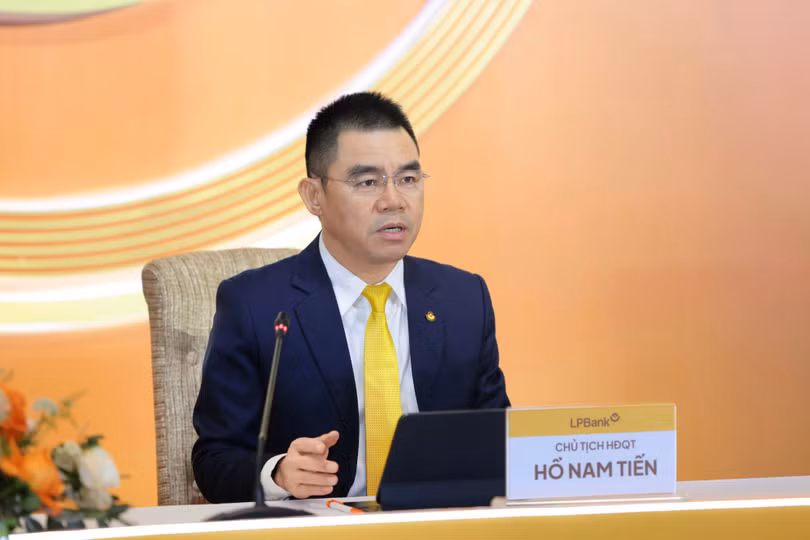 anh-chu-tich-lpbank-ho-nam-tien-tra-loi-co-dong.jpg