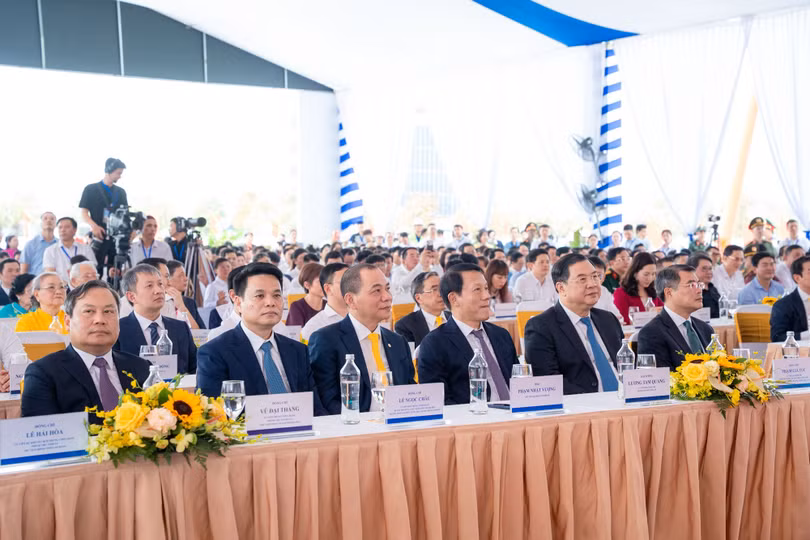 thu-tuong-le-minh-hung-cung-cac-dai-bieu-tham-du-le-khoi-cong-du-an-tuyen-duong-sat-toc-do-cao-ha-noi-quang-ninh.jpg