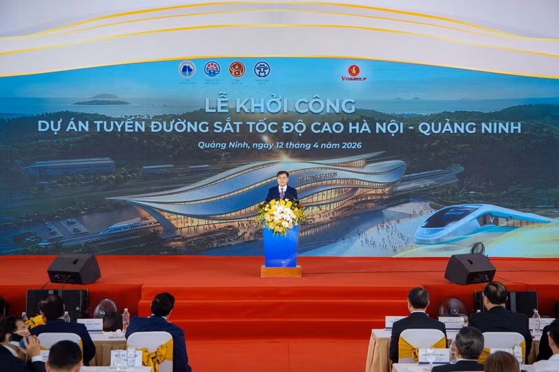 ong-bui-van-khang-pho-bi-thu-tinh-uy-chu-tich-uy-ban-nhan-dan-tinh-quang-ninh-phat-bieu-tai-le-khoi-cong-du-an-tuyen-duong-sat-toc-do-cao-ha-noi-quang-ninh.jpg