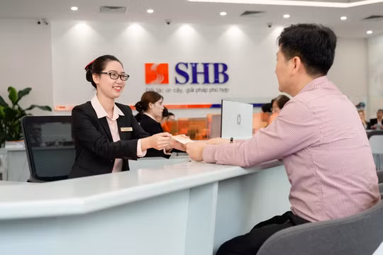 Lãnh đạo SHB muốn mua 2 triệu cổ phiếu giữa lúc biến động giá 
