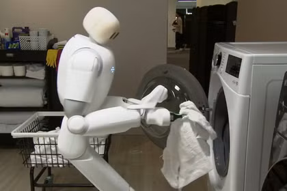 Robot AI Taku. Ảnh: DYNA Robotics 