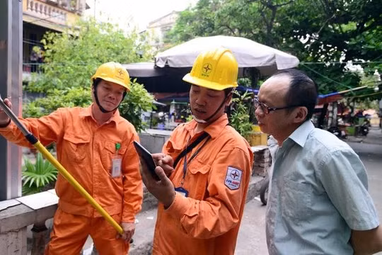 Hóa đơn tiền điện tháng 6 của nhiều hộ gia đình tăng mạnh.