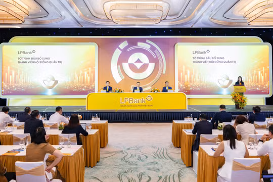 ĐHĐCĐ LPBank sáng nay