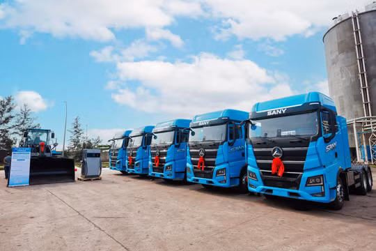 Doanh nghiệp của tỷ phú Trần Đình Long chi tiền cho xe điện hạng nặng