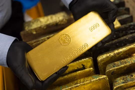 Giá vàng thế giới sáng 24/10 giảm xuống dưới mốc 4.000 USD/ounce, thấp nhất trong vòng 3 tháng qua. Ảnh: Bloomberg.
