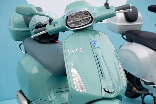 Vespa Sprint phiên bản đặc biệt ra mắt Việt Nam, động cơ 180 cc nhưng yếu hơn SH 160i