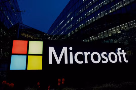 Microsoft lập đơn vị mới trị giá 2,5 tỉ USD nhằm hỗ trợ doanh nghiệp triển khai AI vào vận hành thực tế. Ảnh: Reuters.