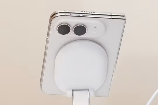 iPhone Duo bị đẩy giá lên 130 triệu đồng, người mua phải đặt cọc 30 triệu đồng