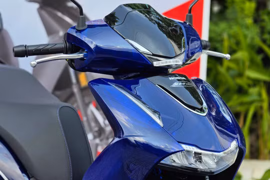 Honda SH 150i bản "xuyên thấu" ra mắt Việt Nam, giá ngang ô tô điện