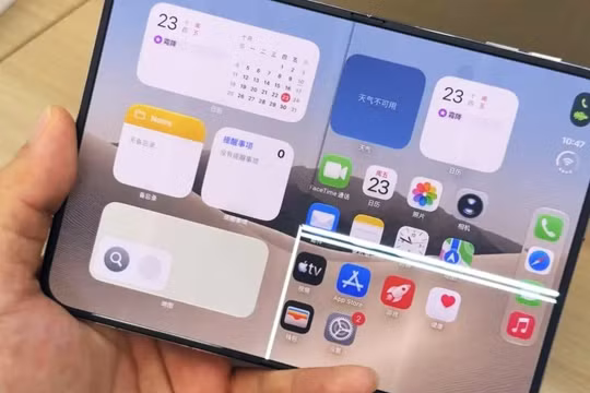 iPhone Duo bị phản ánh nứt màn hình sau chưa đầy 20 lần gập