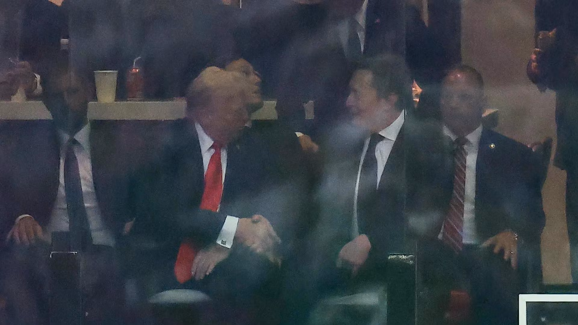 moi-quan-he-trump-musk-dao-chieu-ngoan-muc-tu-qua-bom-lon-den-100-trieu-usd-4.jpg