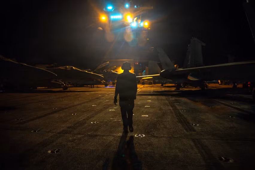 tau-san-bay-uss-gerald-ford-boc-chay-giua-chien-su-thuy-thu-my-kiet-suc-sau-dot-trien-khai-ky-luc-7.png