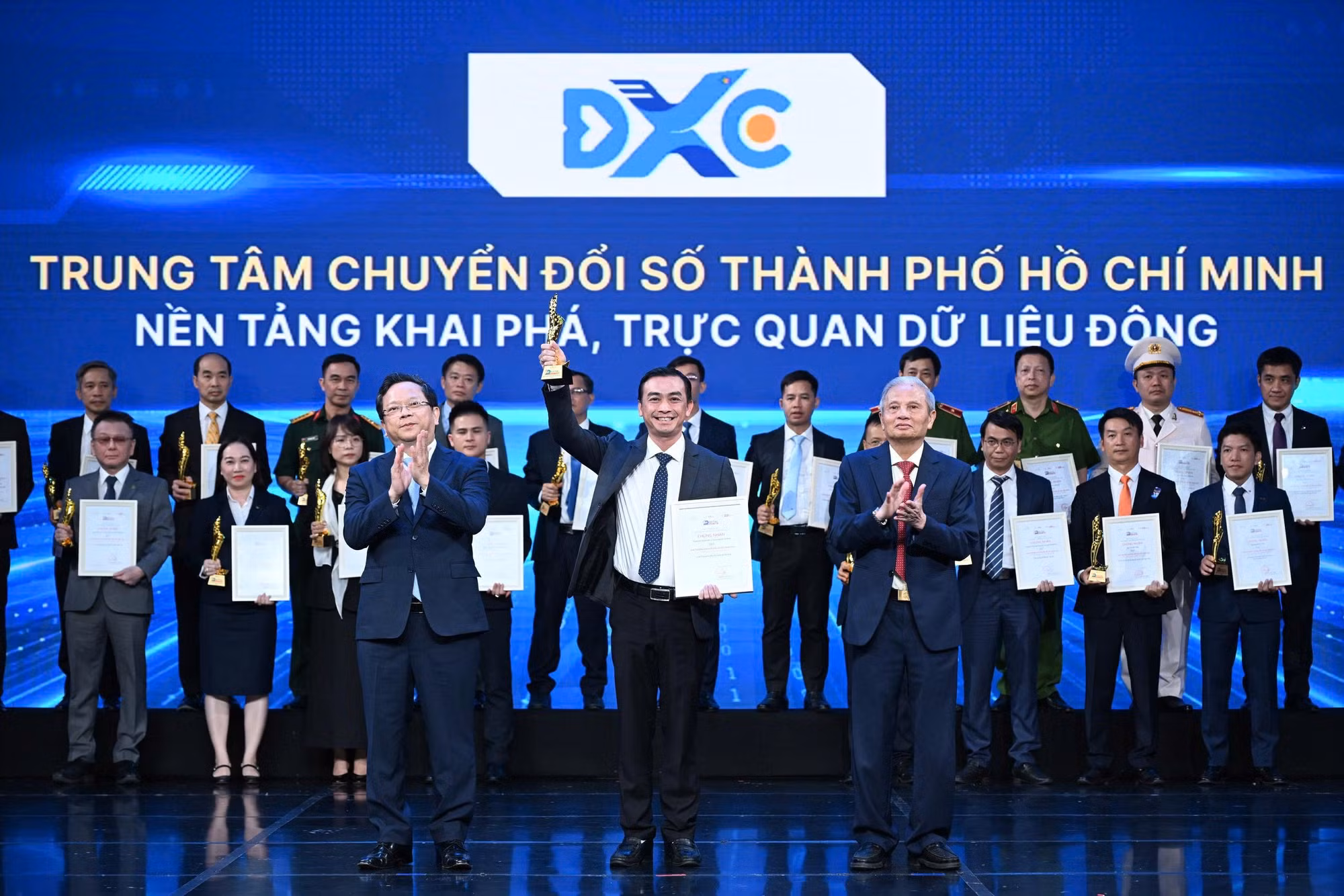 dxc.jpg