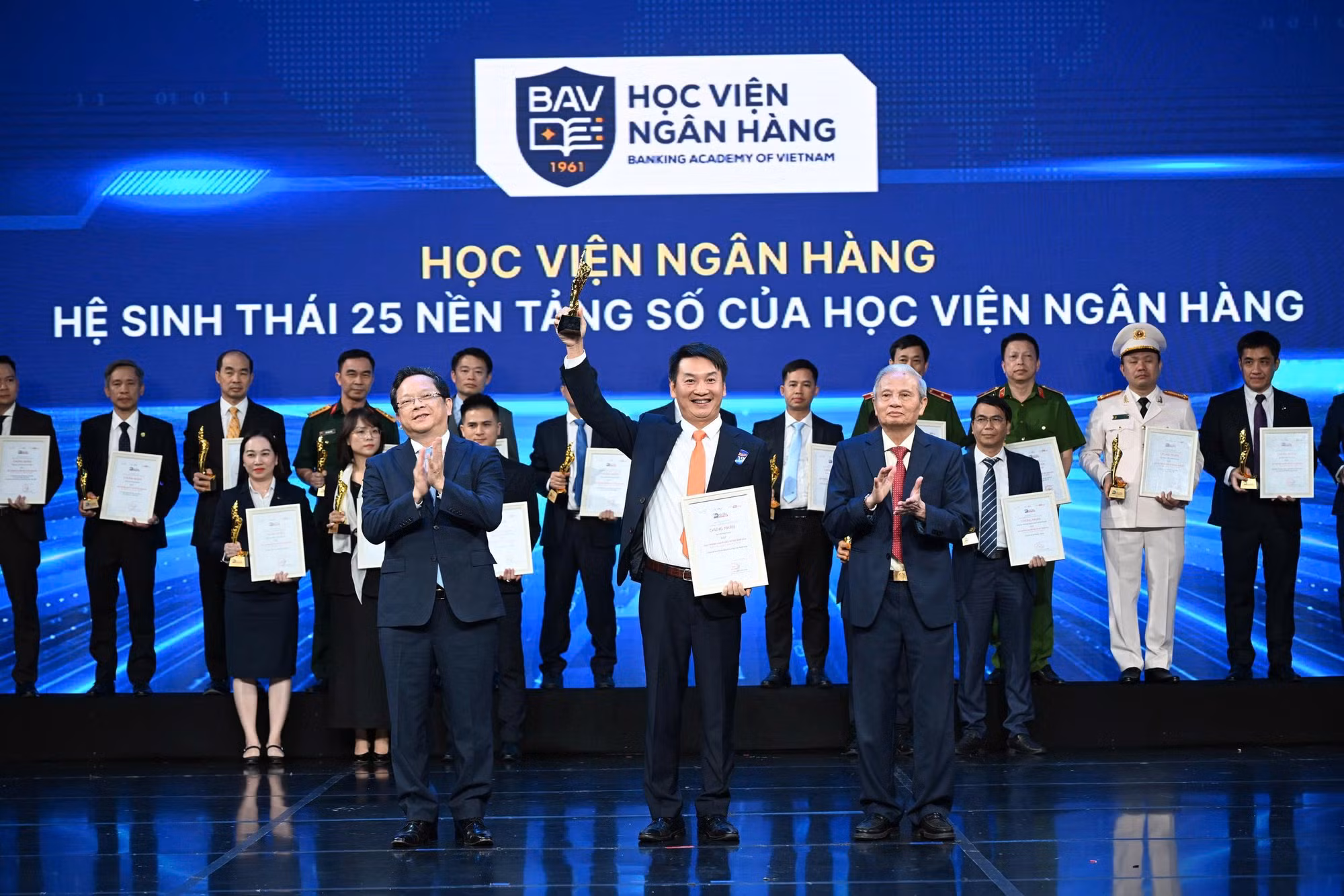 hoc-vien-ngan-hang.jpg