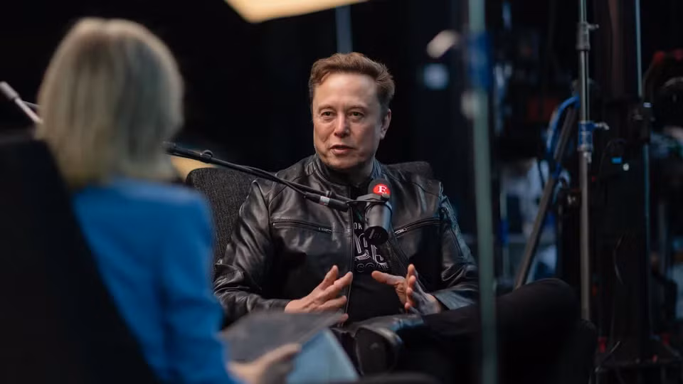elon-musk-va-loat-du-bao-gay-soc-ve-tuong-lai-nhan-loai-trong-cuoc-phong-van-90-phut-2.jpg