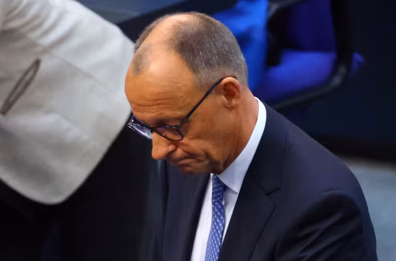 Ông Friedrich Merz sau khi không giành được chức Thủ tướng Đức trong vòng bỏ phiếu đầu tiên tại Bundestag, ngày 6/5. Ảnh: Reuters.