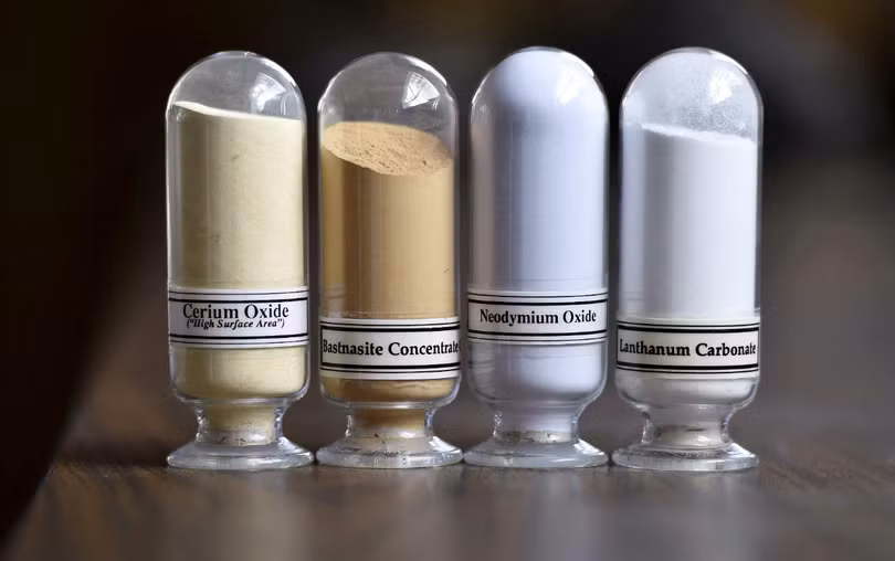 Các mẫu đất hiếm bao gồm Cerium oxide, Bastnasite, Neodymium oxide và Lanthanum carbonate. Ảnh: Reuters.
