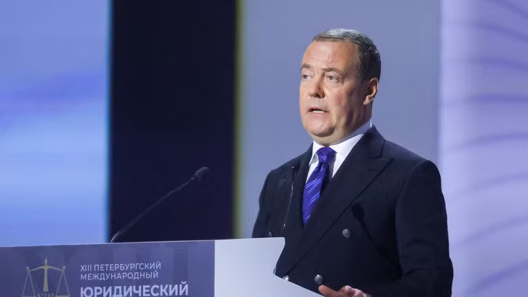 Phó Chủ tịch Hội đồng An ninh Nga Dmitry Medvedev tại St. Petersburg, Nga, ngày 20/5. Ảnh: RT.