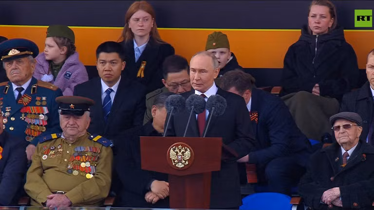 Tổng thống Nga Vladimir Putin phát biểu tại lễ kỷ niệm Ngày Chiến thắng 9/5. Ảnh: RT.