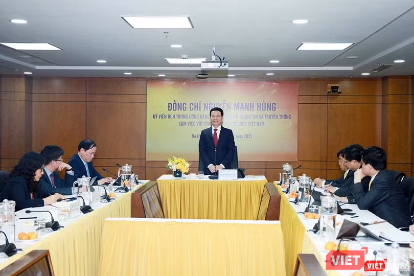 Bộ trưởng Bộ TT&TT Nguyễn Mạnh Hùng phát biểu. Bộ trưởng Bộ TT&TT Nguyễn Mạnh Hùng phát biểu.