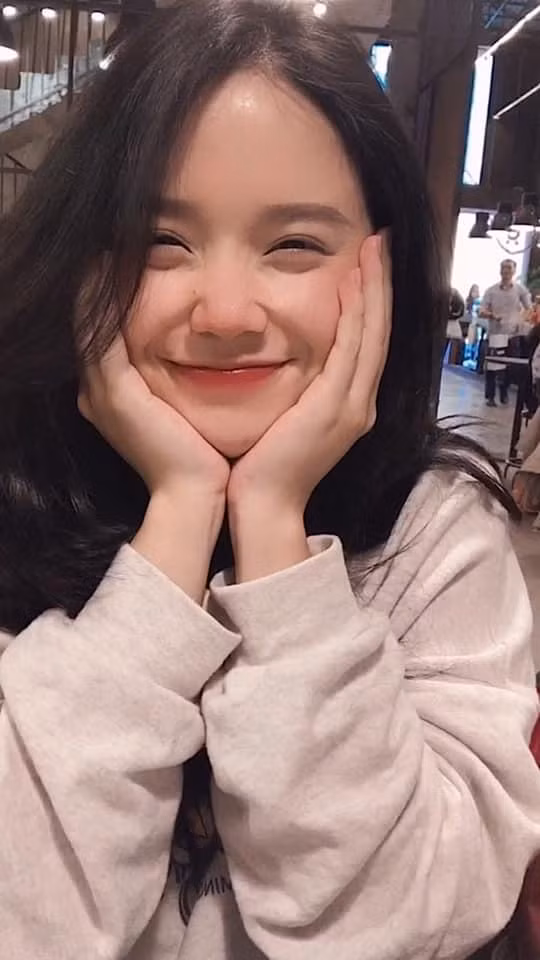 Kim Sa sở hữu vẻ ngoài trẻ trung, ngọt ngào, có nét giống ca sĩ Phương Ly. Ảnh: FB nhân vật. Kim Sa sở hữu vẻ ngoài trẻ trung, ngọt ngào, có nét giống ca sĩ Phương Ly. Ảnh: FB nhân vật.