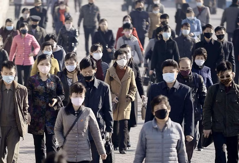 Triều Tiên ghi nhận những ca tử vong và nhiễm COVID-19 đầu tiên (Ảnh: Reuters)