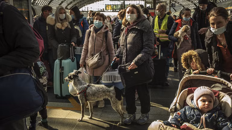 Người tị nạn Ukraine ở Berlin, Đức. Ảnh: Getty.