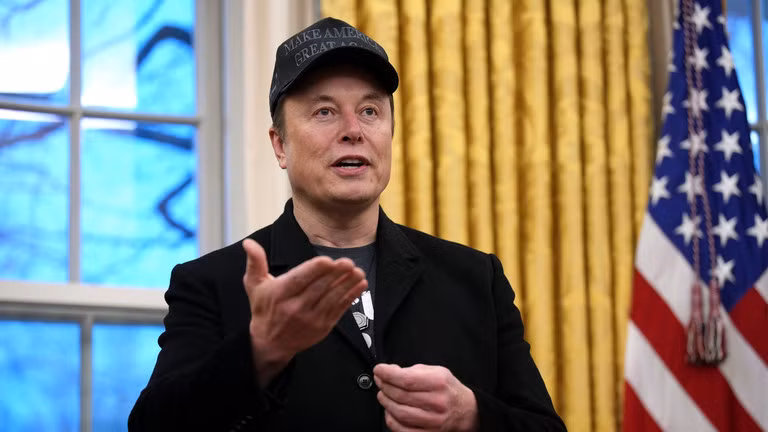 Giám đốc điều hành Tesla và SpaceX, Elon Musk, phát biểu tại Phòng Bầu dục ở Nhà Trắng vào ngày 11/2. Ảnh: Getty.