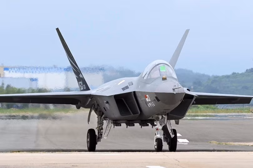 Chiến đấu cơ KF-21 của Hàn Quốc tại trụ sở của Korea Aerospace Industries ở Sacheon (Ảnh: EPA)