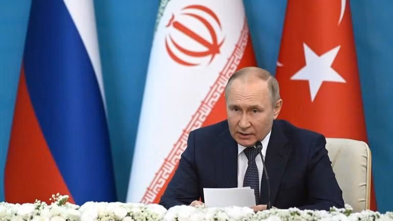Tổng thống Nga Vladimir Putin trong cuộc họp báo ở Tehran ngày 17/7 (Ảnh: Sputnik)