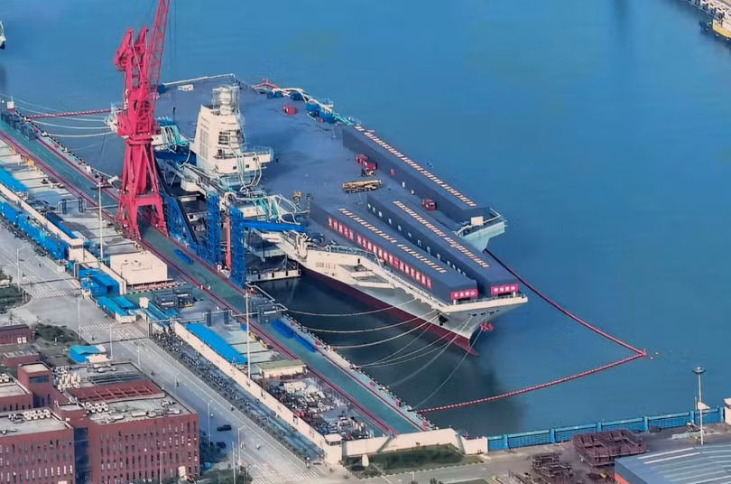 Hình ảnh mới nhất về tàu sân bay Phúc Kiến của Trung Quốc (Ảnh: Weibo)