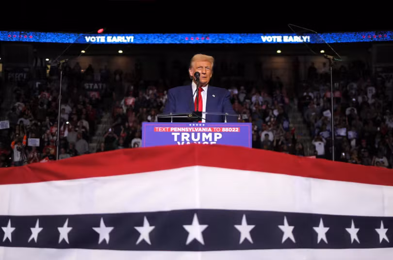 Ứng cử viên Tổng thống của Đảng Cộng hòa và cựu Tổng thống Mỹ Donald Trump phát biểu trong một cuộc vận động tranh cử ở Pennsylvania, Mỹ ngày 26/10 (Ảnh: Reuters)