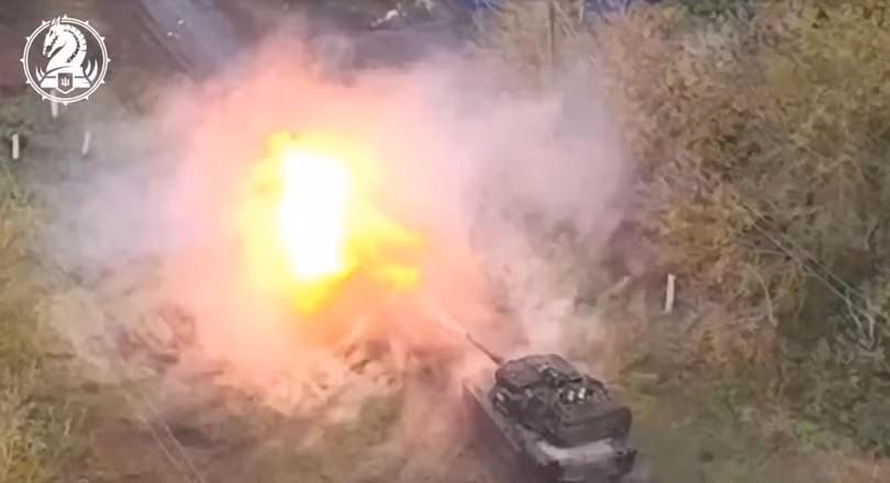 Xe tăng M1 Abrams đang khai hỏa (Ảnh: BQP Ukraine)