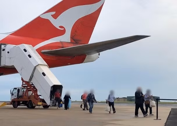 Máy bay đưa công dân Australia từ Nhật về nước (Ảnh: Đông Phương) Máy bay đưa công dân Australia từ Nhật về nước (Ảnh: Đông Phương)